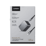 Cargador de pared ugreen nexode pro de 65w mostrando sus tres puertos y cable incluido